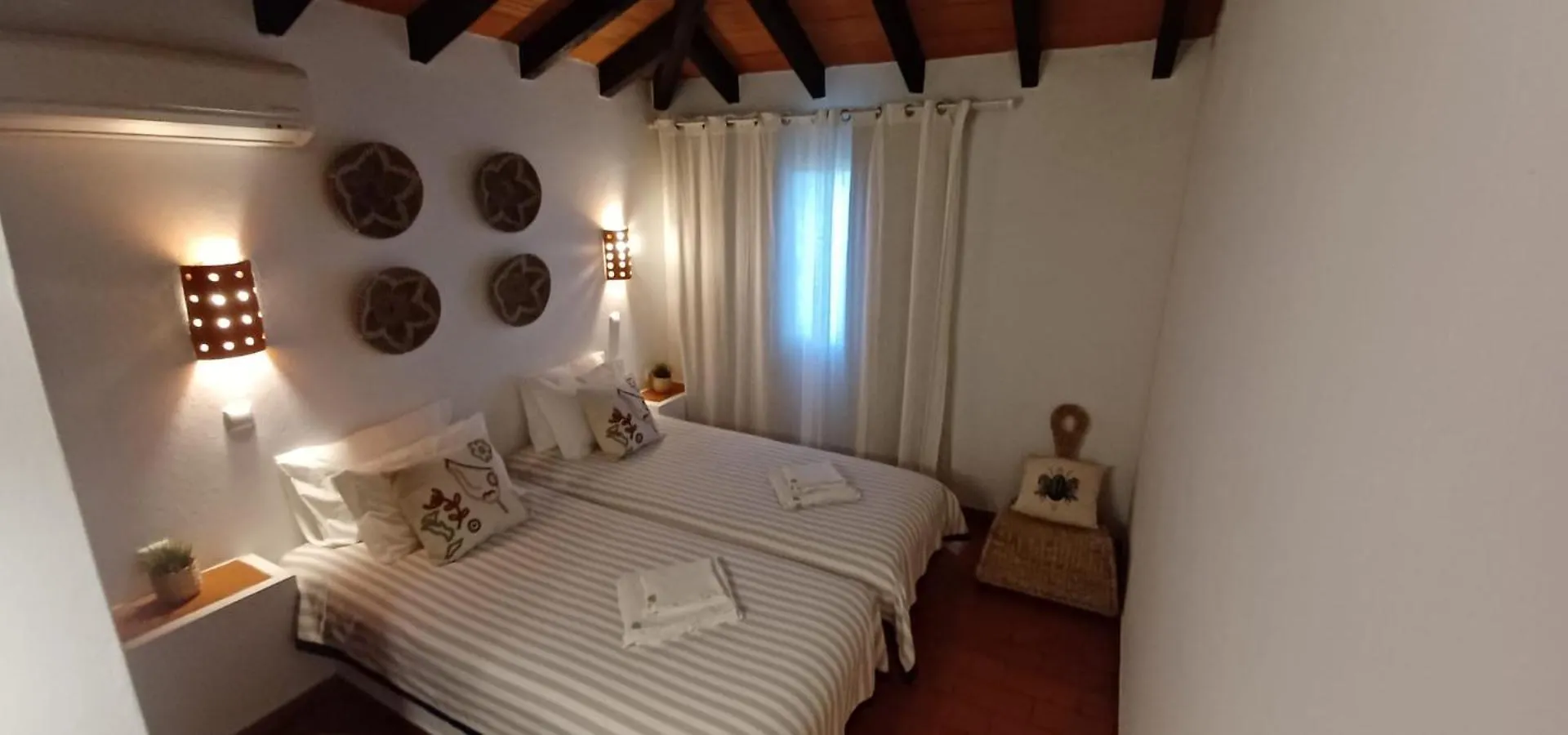 Cozy Beach House Santa Luzia  Portugal